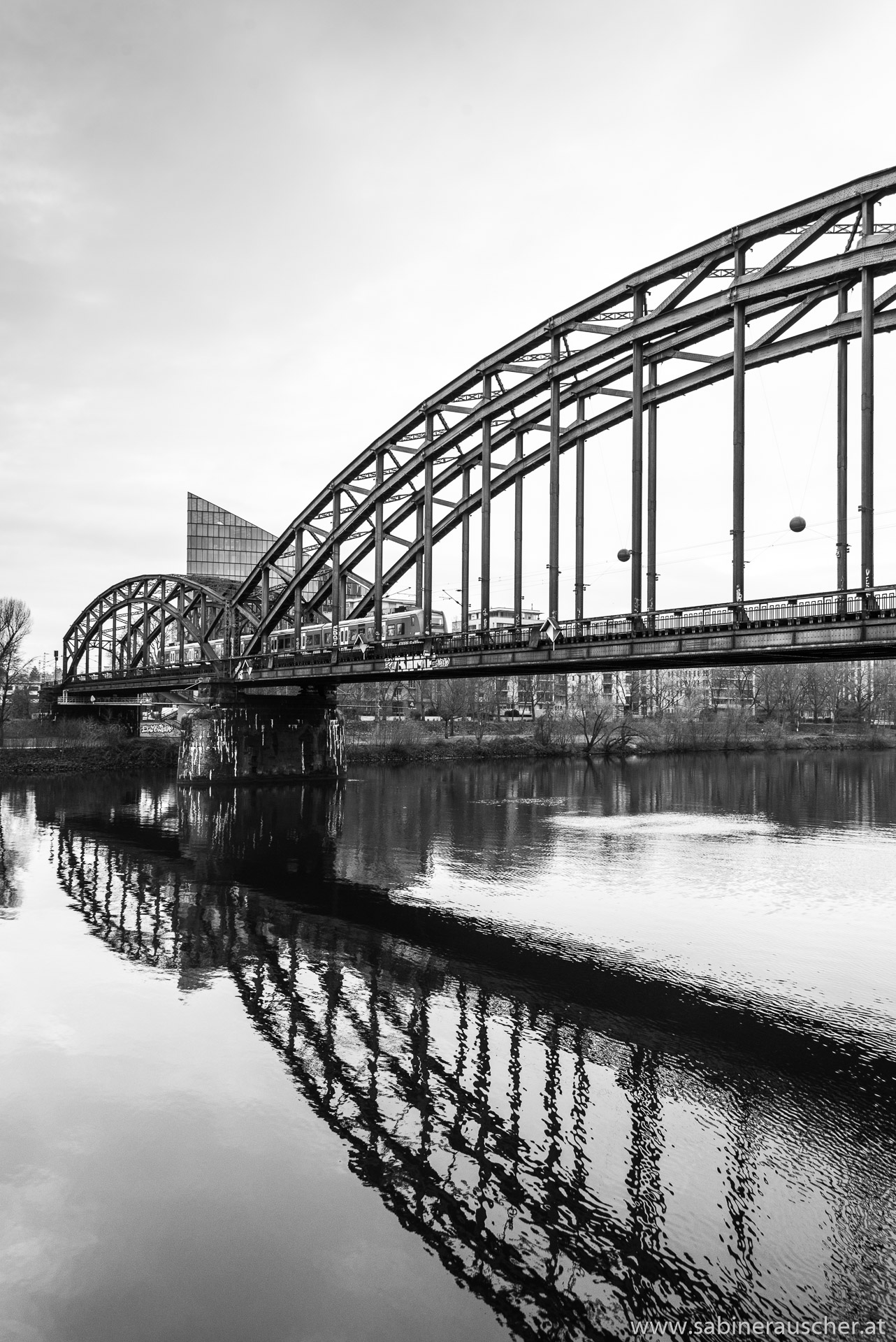Railway Bridge in Frankfurt/Main | Eisenbahnbrücke in Frankfurt/Main