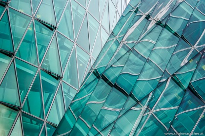 Modern Glass Architecture in Frankfurt | "das Gerippte" - Moderner Glaspalast in Frankfurt