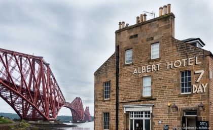 Albert Hotel in North Queensferry near the Forth Rail Bridge in Scotland | North Queensferry - Albert Hotel an der Forth Rail Bridge in Schottland
