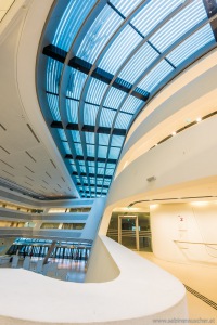 the interior of Vienna University of Economics | WU-Wien in der Bibliothek