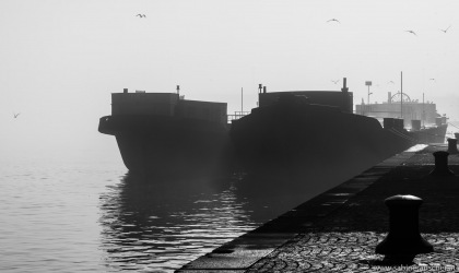 ships at Handelskai in Vienna | Schiffe im Nebel am Handelskai in Wien