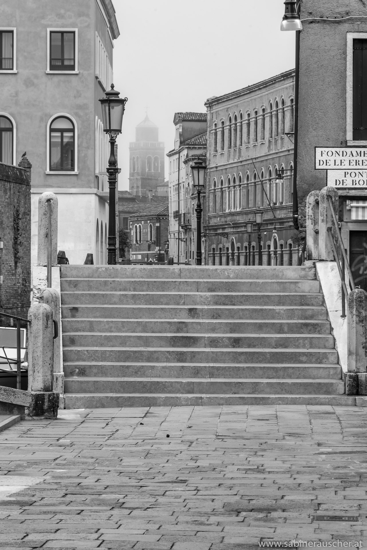 Venice - empty streets in Dorsoduro | Venedig - Sonntag morgen präsentiert sich Dorsoduro beinahe menschenleer