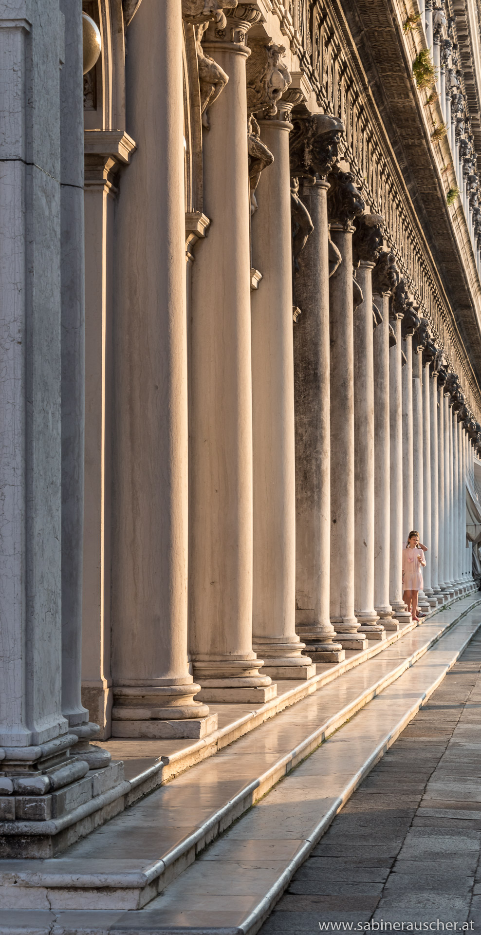 Venice - Columns at Piazza di San Marco | Venedig - Säulengang entlang des Markusplatzes
