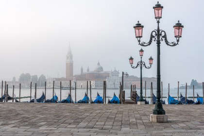 Venice - a misty morning at Riva degli Schiavoni | Venedig - morgens im einfallenden Nebel