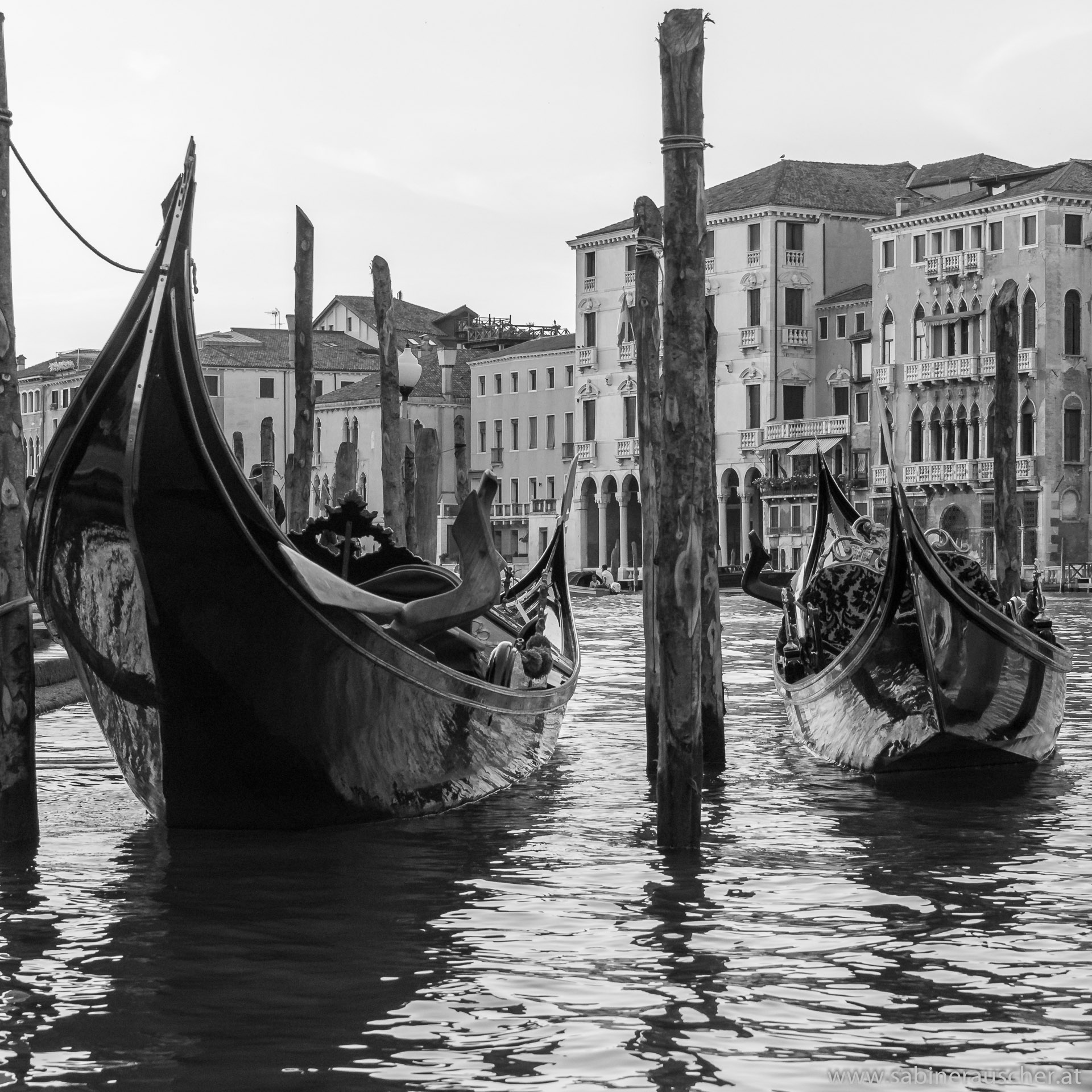 Venice - gondolas at Ponte di Rialto | Venedig - Gondeln nahe der Rialtobrücke