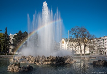 Fountain at Schwarzenbergplatz, Vienna | Hochstrahlbrunnen am Schwarzenbergplatz, Wien