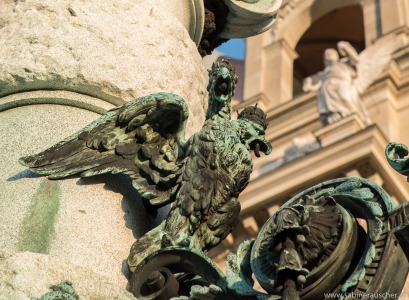 Detail at the Natural History Museum, Vienna | Doppeladler vorm Naturhistorischen Museum in Wien